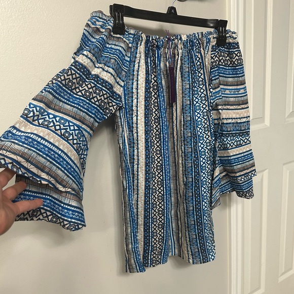 Printed off the shoulder top - Picture 6 of 7